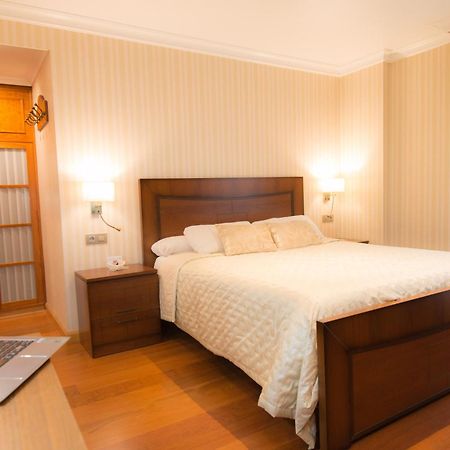 Apartamentos Gasteiz Βιτόρια-Γκαστέις Εξωτερικό φωτογραφία