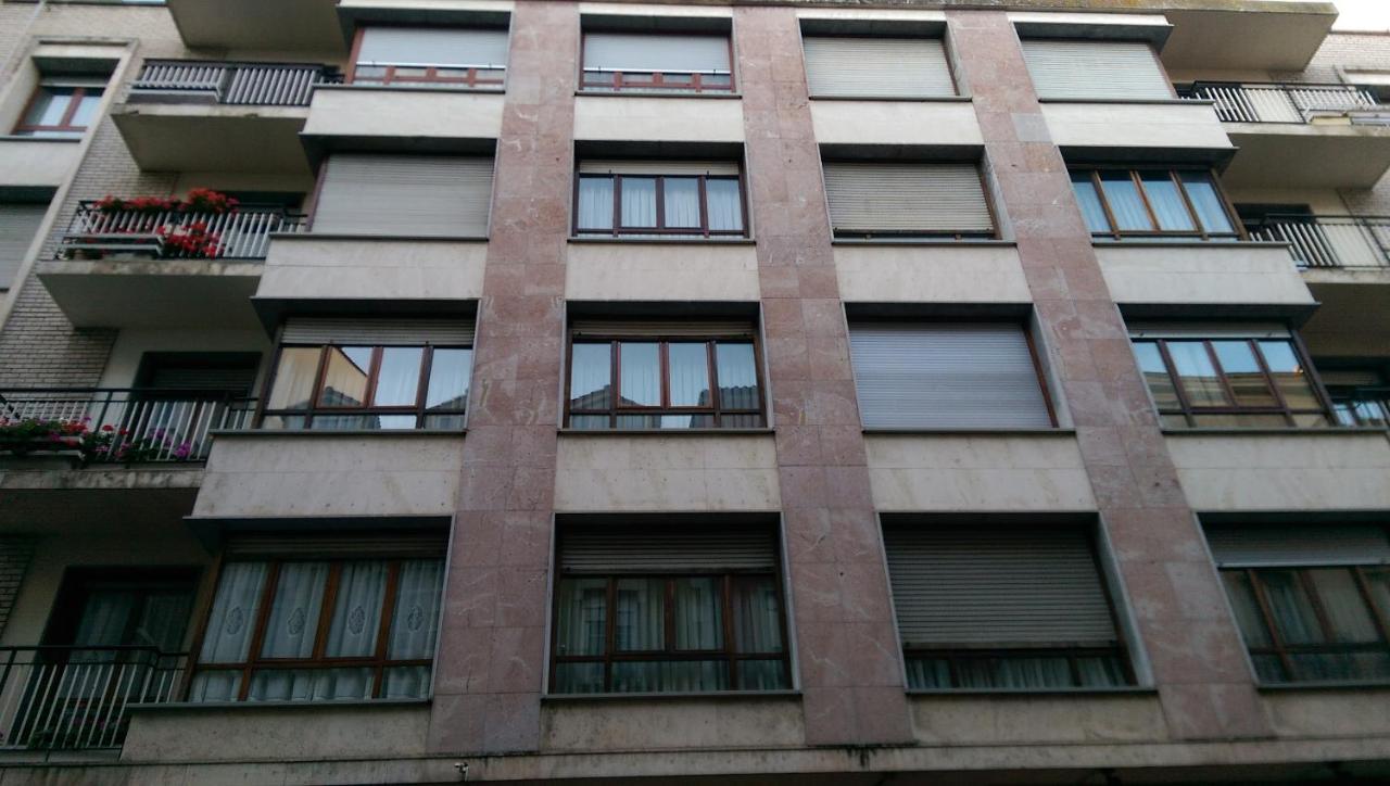 Apartamentos Gasteiz Βιτόρια-Γκαστέις Εξωτερικό φωτογραφία