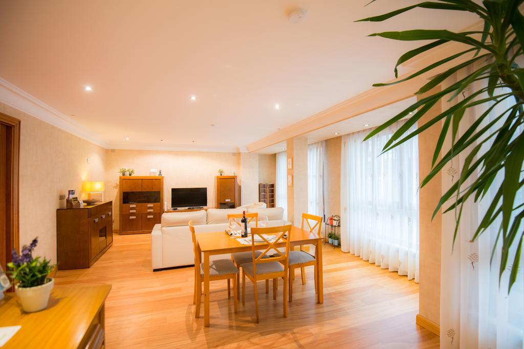 Apartamentos Gasteiz Βιτόρια-Γκαστέις Εξωτερικό φωτογραφία