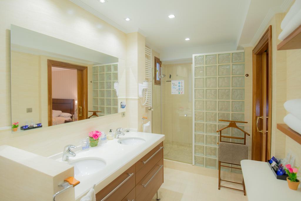 Apartamentos Gasteiz Βιτόρια-Γκαστέις Εξωτερικό φωτογραφία