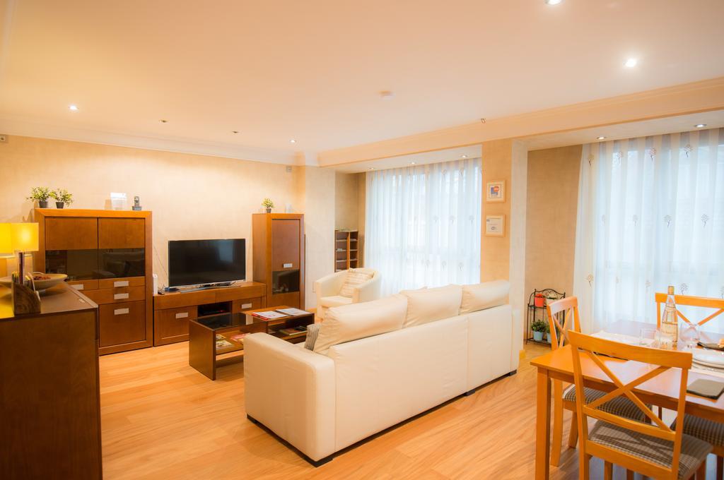Apartamentos Gasteiz Βιτόρια-Γκαστέις Εξωτερικό φωτογραφία